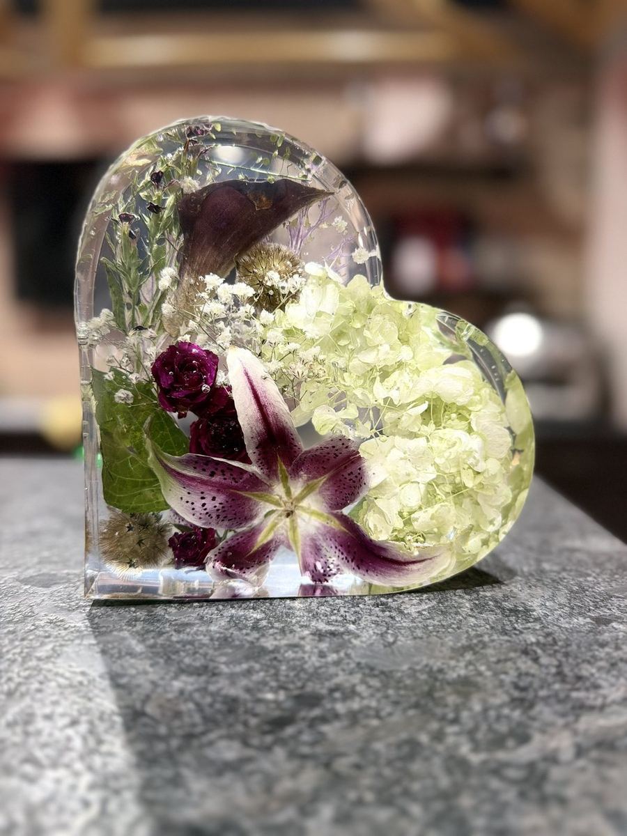 Resin heart keepsake with preserved lily and hydrangea